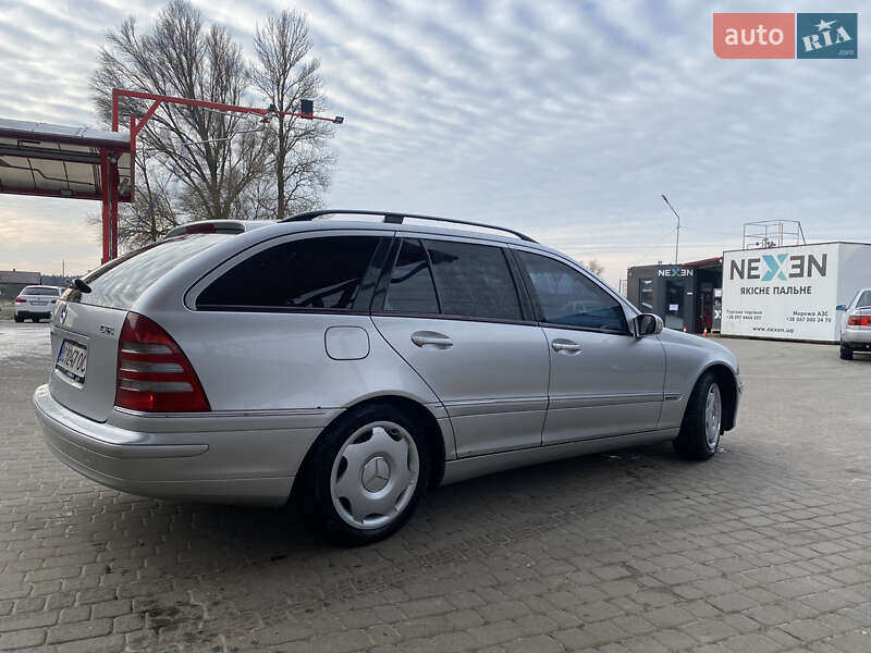 Универсал Mercedes-Benz C-Class 2003 в Яворове