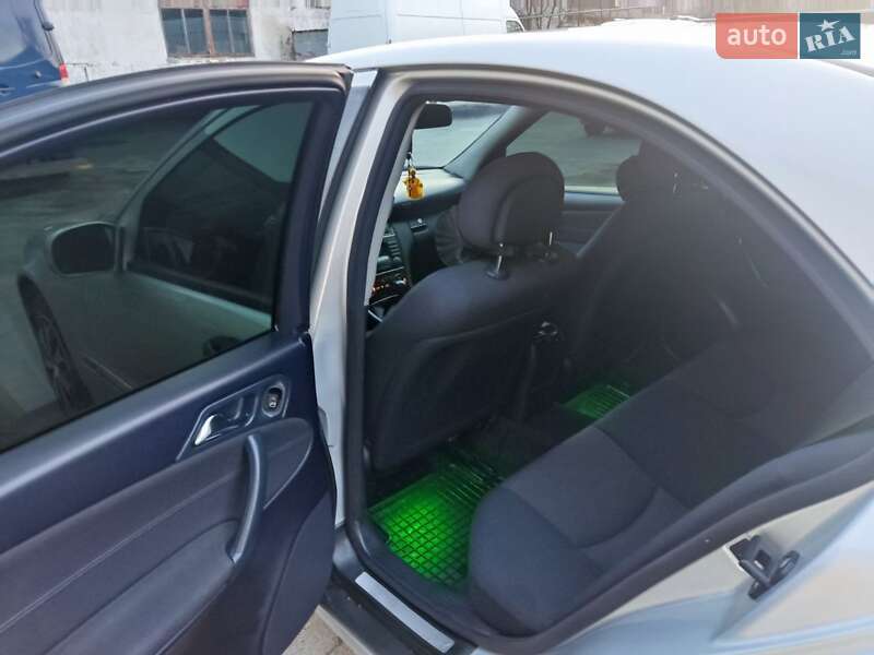 Седан Mercedes-Benz C-Class 2004 в Староконстантинове