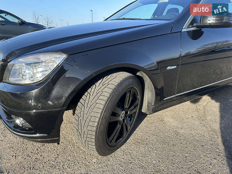 Седан Mercedes-Benz C-Class 2010 в Черкассах