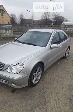 Седан Mercedes-Benz C-Class 2004 в Киеве