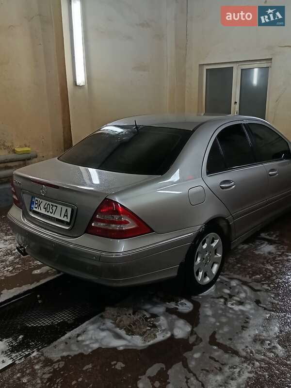 Седан Mercedes-Benz C-Class 2005 в Рокитному