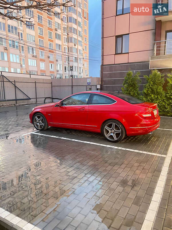 Купе Mercedes-Benz C-Class 2011 в Киеве