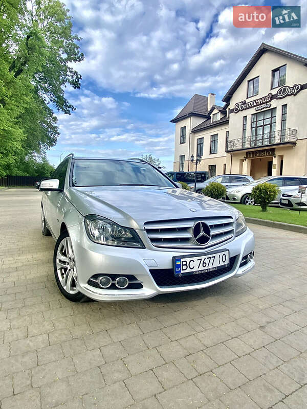 Универсал Mercedes-Benz C-Class 2011 в Стрые
