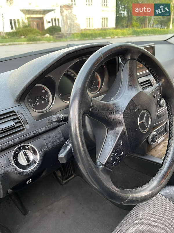 Седан Mercedes-Benz C-Class 2011 в Хмельницькому