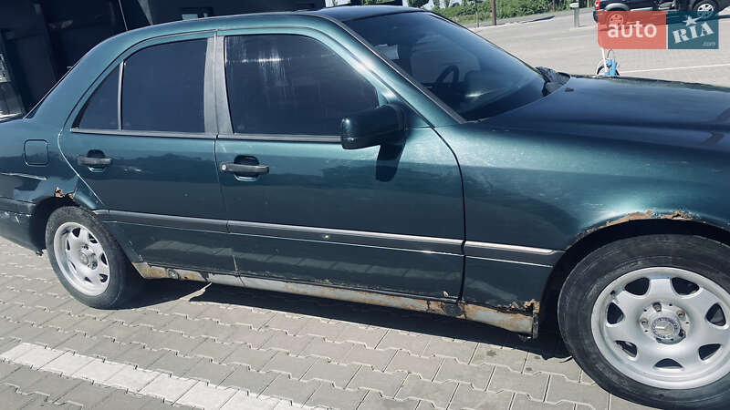 Седан Mercedes-Benz C-Class 1996 в Черновцах