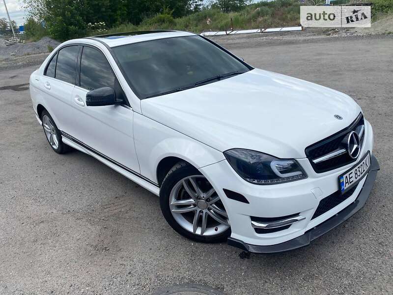 Седан Mercedes-Benz C-Class 2012 в Днепре