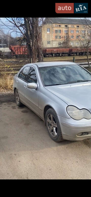 Седан Mercedes-Benz C-Class 2000 в Черновцах