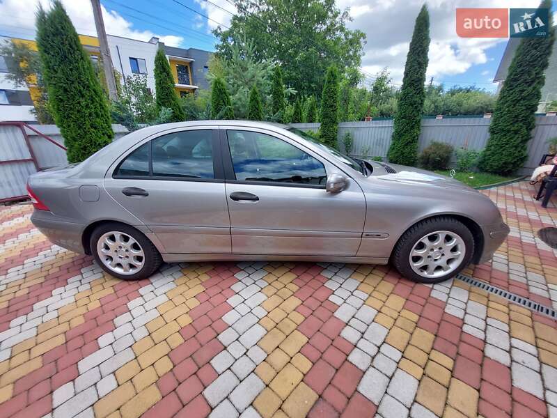 Седан Mercedes-Benz C-Class 2005 в Виннице