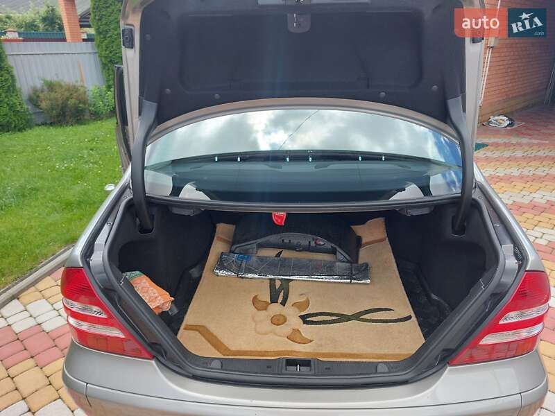 Седан Mercedes-Benz C-Class 2005 в Виннице