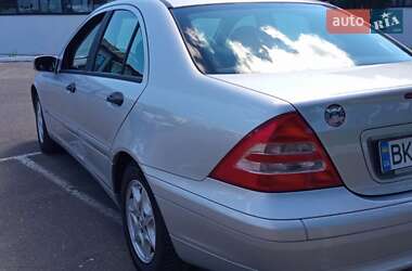 Седан Mercedes-Benz C-Class 2004 в Ровно