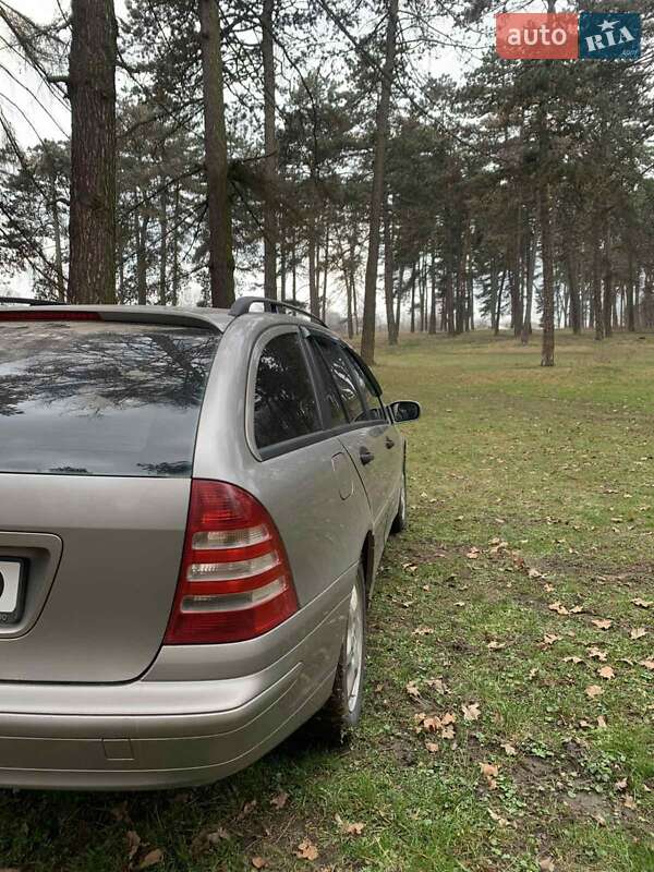 Універсал Mercedes-Benz C-Class 2005 в Ярмолинцях