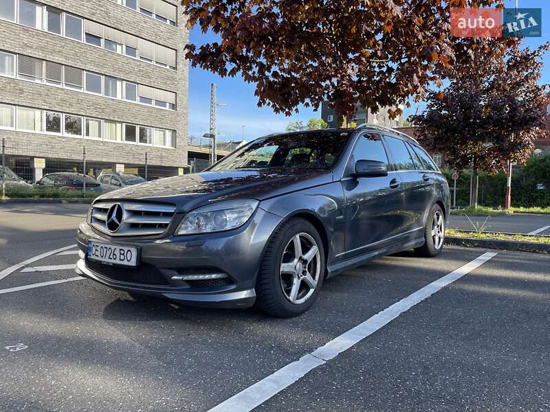 Mercedes-Benz C-Class 2011