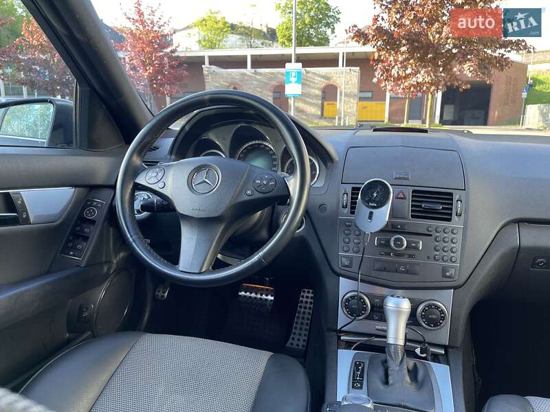Универсал Mercedes-Benz C-Class 2011 в Черновцах