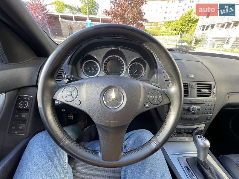 Универсал Mercedes-Benz C-Class 2011 в Черновцах