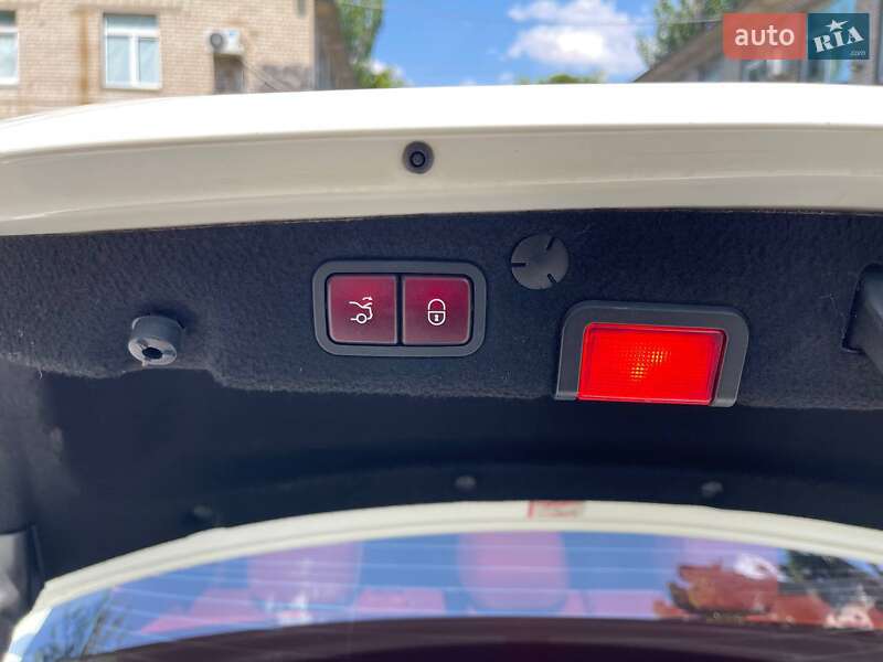 Седан Mercedes-Benz C-Class 2014 в Кривом Роге