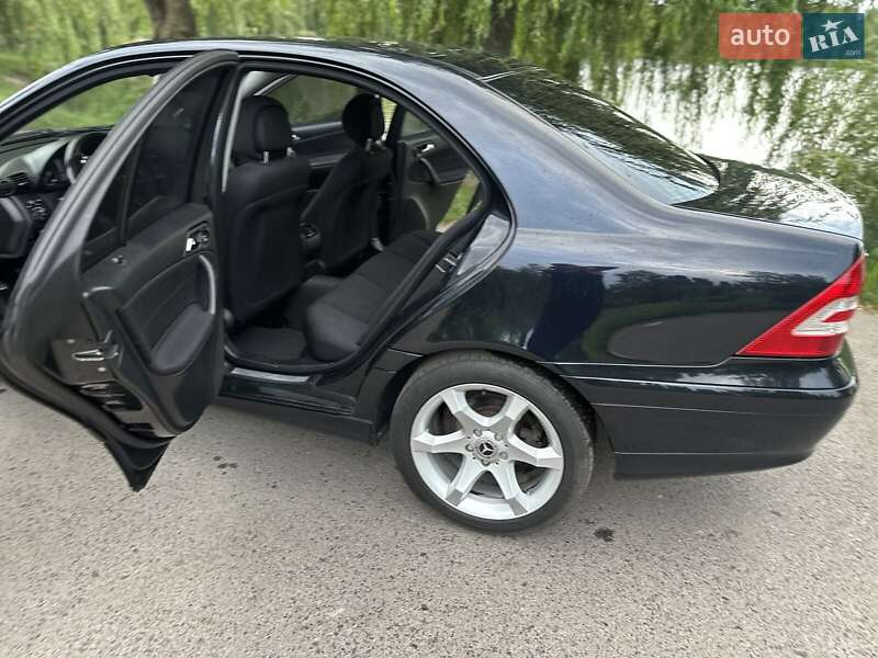 Седан Mercedes-Benz C-Class 2006 в Ровно