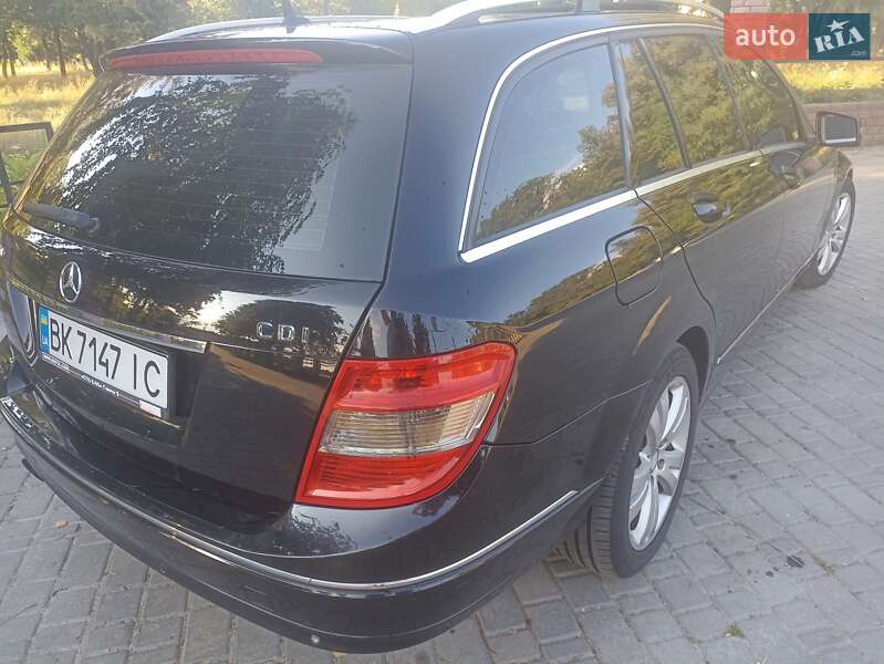 Универсал Mercedes-Benz C-Class 2011 в Вараше