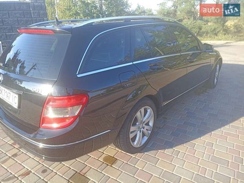 Универсал Mercedes-Benz C-Class 2011 в Вараше