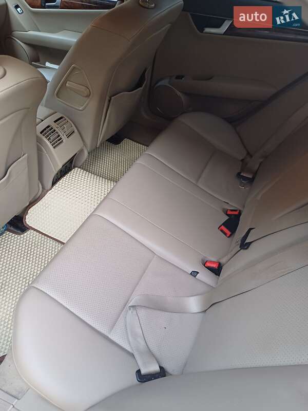 Седан Mercedes-Benz C-Class 2011 в Киеве