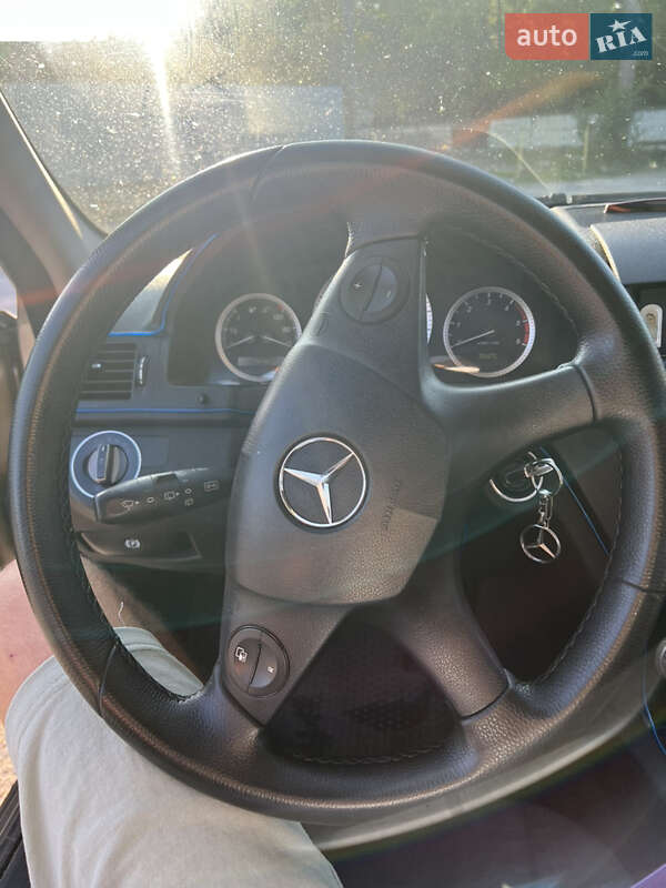 Универсал Mercedes-Benz C-Class 2009 в Новояворовске