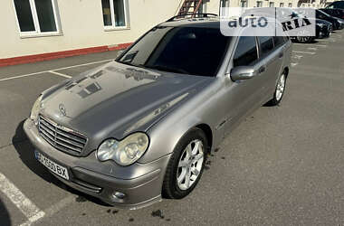 Універсал Mercedes-Benz C-Class 2005 в Києві