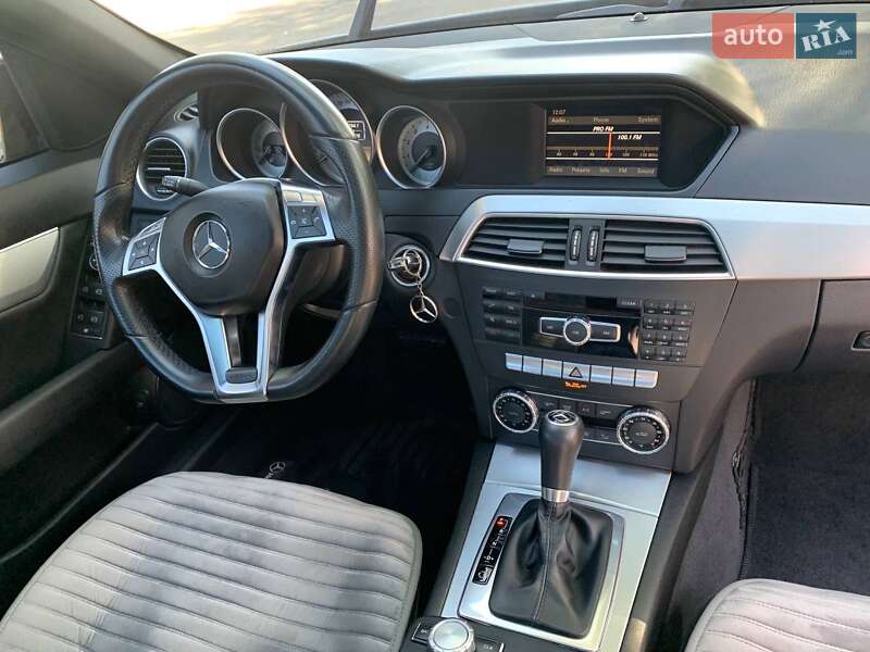 Седан Mercedes-Benz C-Class 2011 в Рени