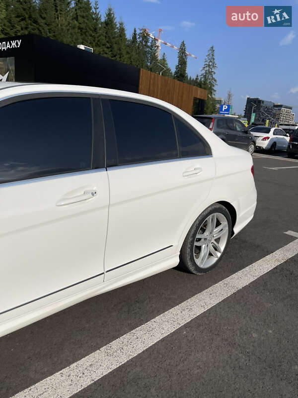 Седан Mercedes-Benz C-Class 2012 в Киеве