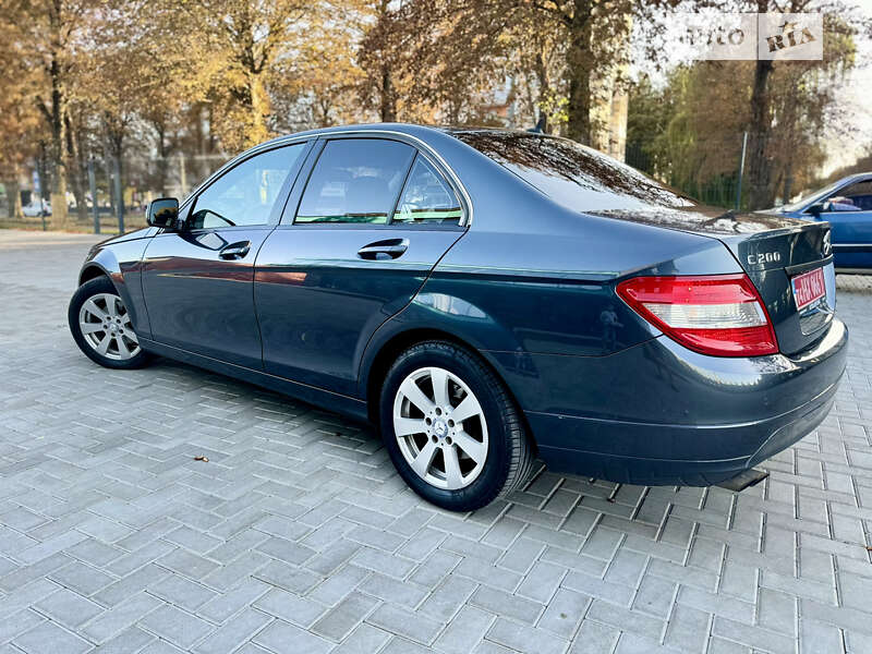 Седан Mercedes-Benz C-Class 2008 в Ровно