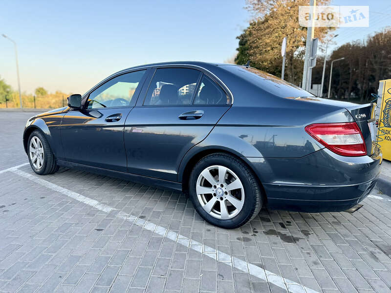 Седан Mercedes-Benz C-Class 2008 в Ровно