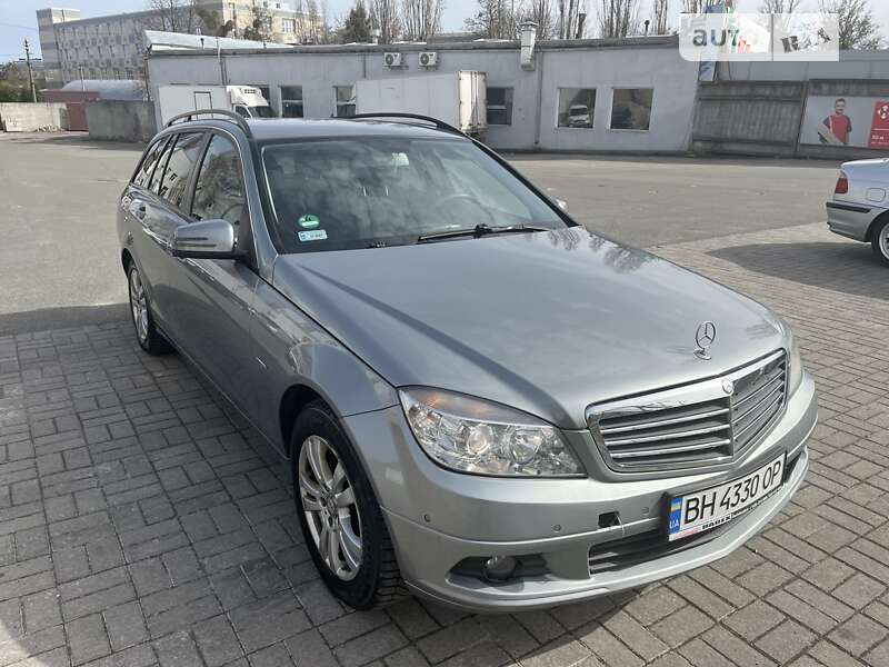Универсал Mercedes-Benz C-Class 2010 в Киеве