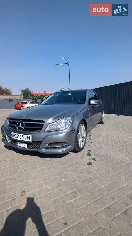 Седан Mercedes-Benz C-Class 2013 в Острозі