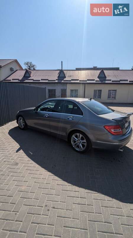 Седан Mercedes-Benz C-Class 2013 в Остроге