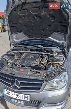 Седан Mercedes-Benz C-Class 2013 в Острозі