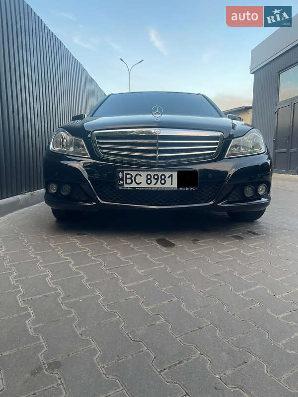 Седан Mercedes-Benz C-Class 2011 в Львові