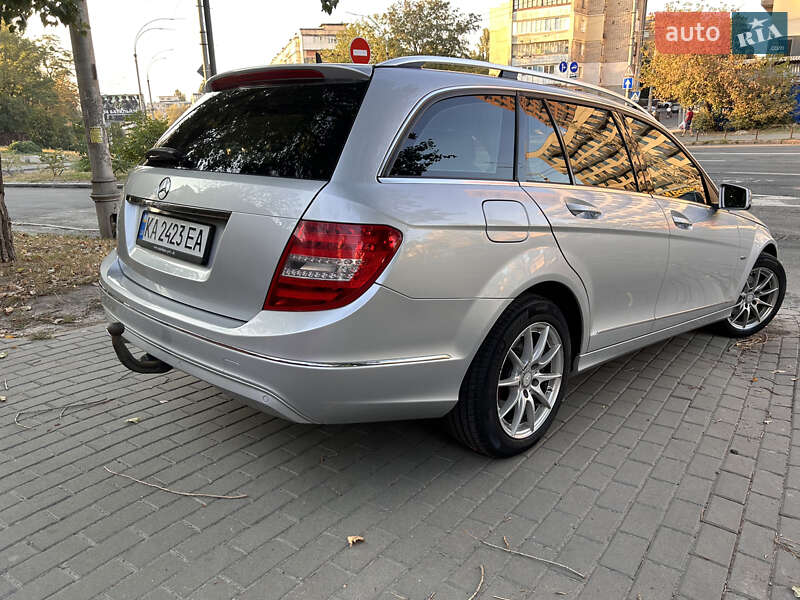 Універсал Mercedes-Benz C-Class 2011 в Києві