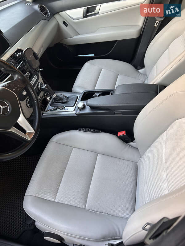 Універсал Mercedes-Benz C-Class 2011 в Києві