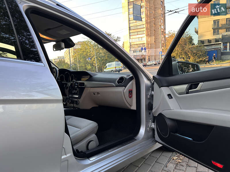 Універсал Mercedes-Benz C-Class 2011 в Києві