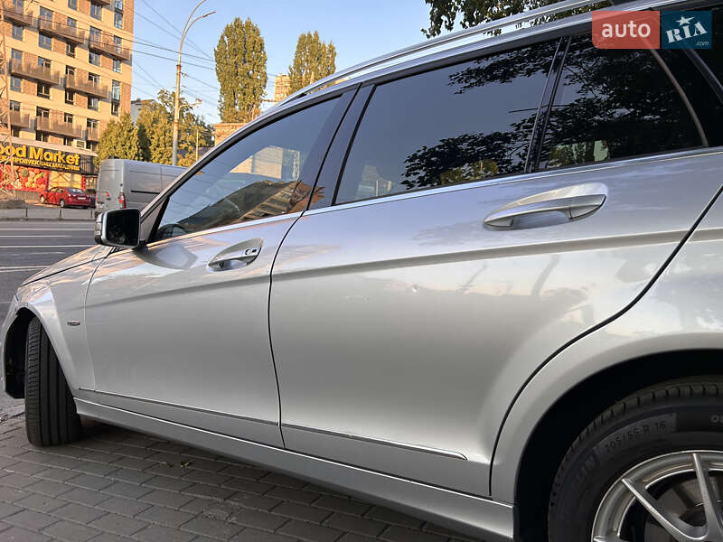 Універсал Mercedes-Benz C-Class 2011 в Києві