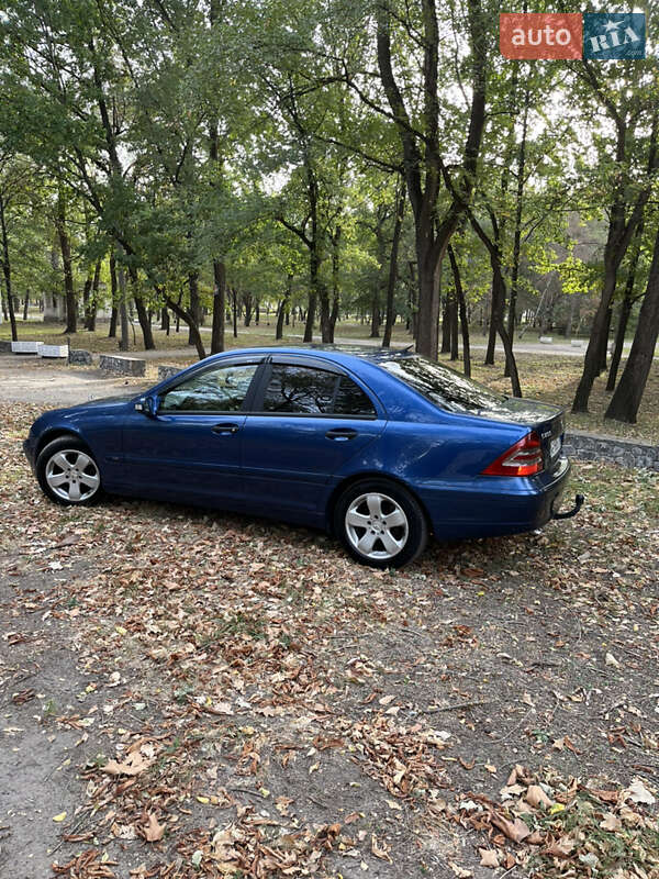 Седан Mercedes-Benz C-Class 2002 в Запоріжжі