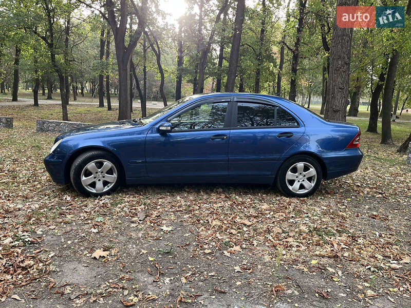 Седан Mercedes-Benz C-Class 2002 в Запоріжжі