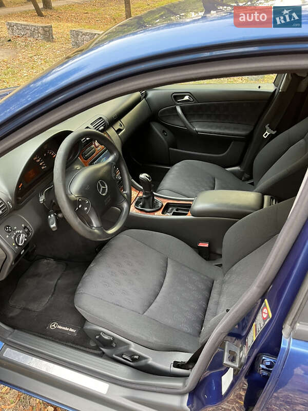 Седан Mercedes-Benz C-Class 2002 в Запоріжжі