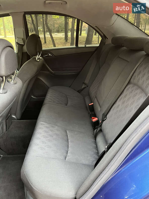 Седан Mercedes-Benz C-Class 2002 в Запоріжжі