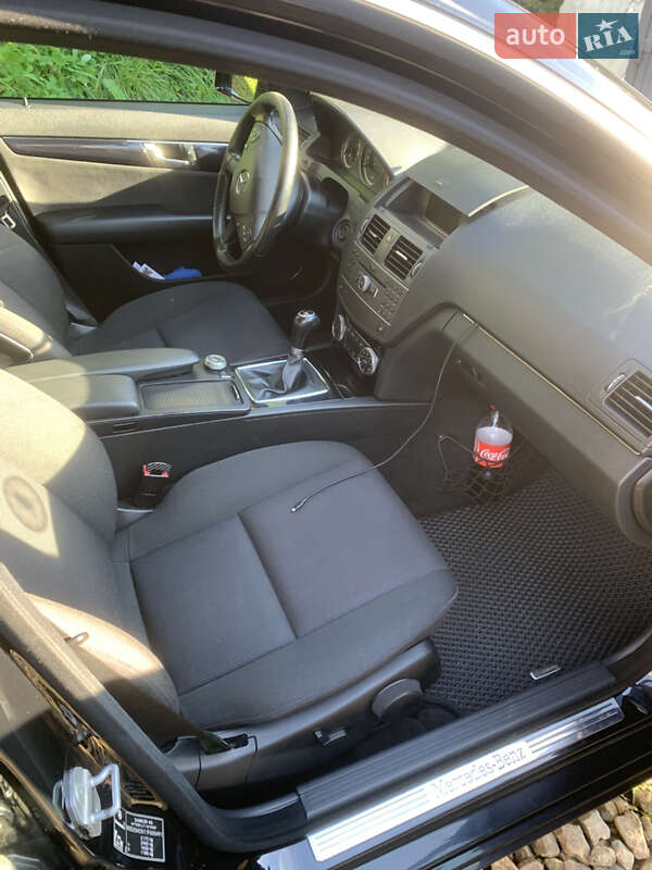 Універсал Mercedes-Benz C-Class 2010 в Долині