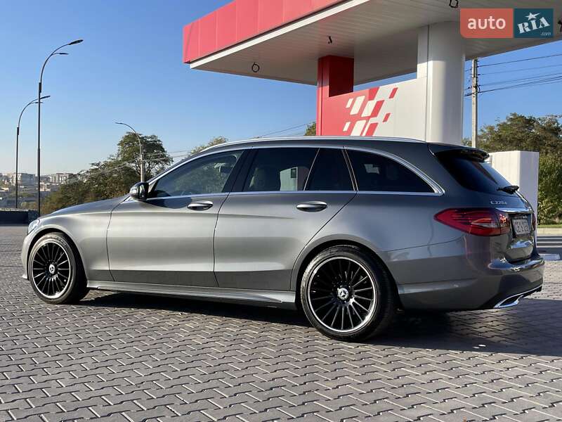 Універсал Mercedes-Benz C-Class 2018 в Чернівцях