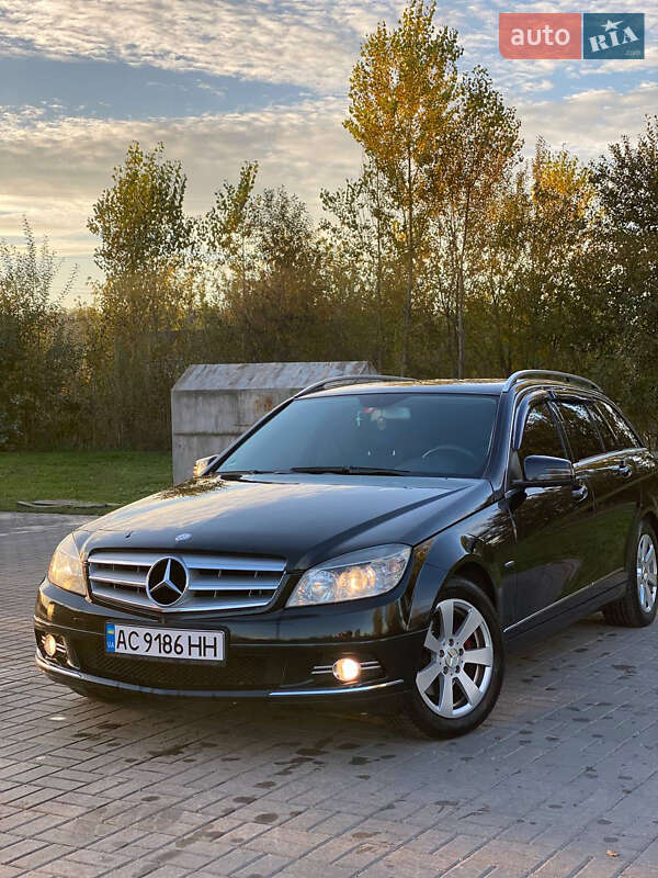 Універсал Mercedes-Benz C-Class 2011 в Нововолинську