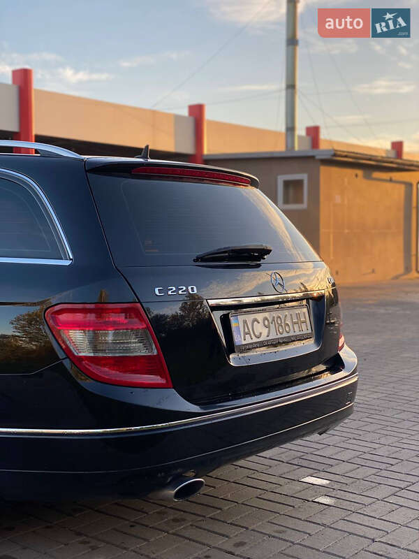 Універсал Mercedes-Benz C-Class 2011 в Нововолинську