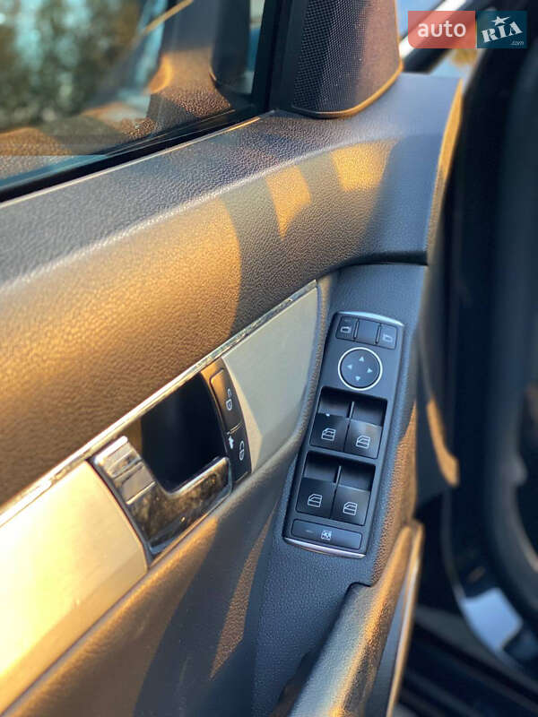 Універсал Mercedes-Benz C-Class 2011 в Нововолинську