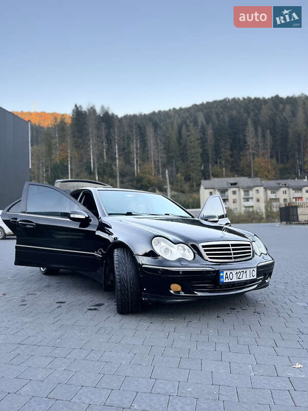 Седан Mercedes-Benz C-Class 2005 в Вигоді