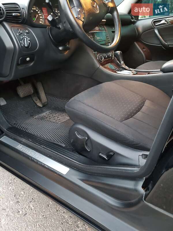 Седан Mercedes-Benz C-Class 2004 в Запорожье