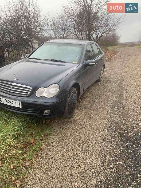 Седан Mercedes-Benz C-Class 2004 в Бурштыне